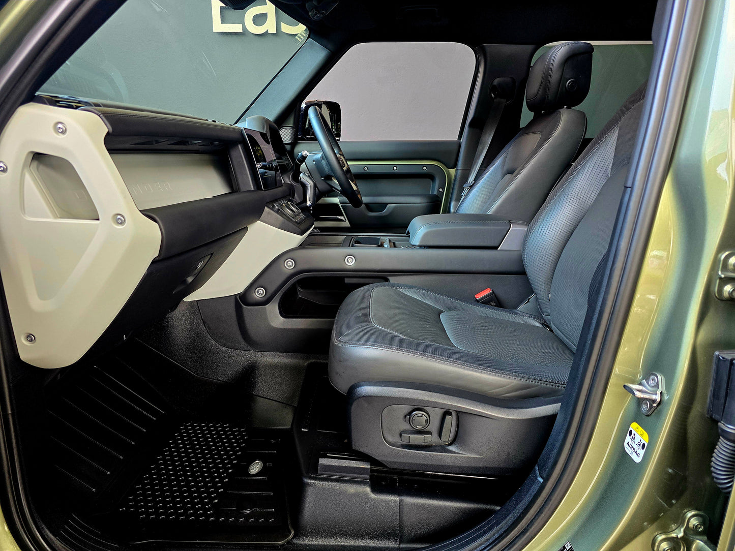 2023 Land Rover Defender 110 D300 HSE X-Dynamic