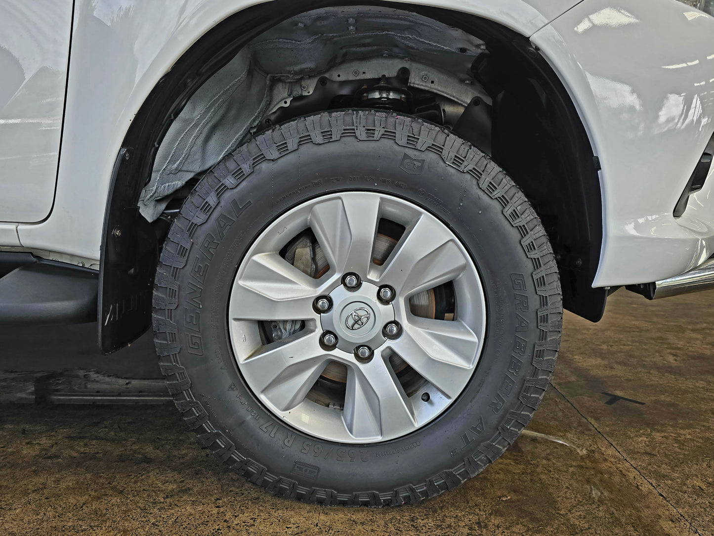 2017 Toyota Hilux 2.8 GD-6 RB LEGEND 4x4 P/U A/T D/Cab
