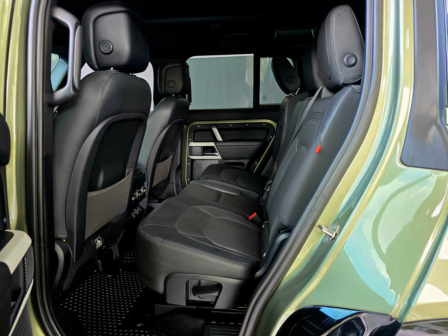 2023 Land Rover Defender 110 D300 HSE X-Dynamic
