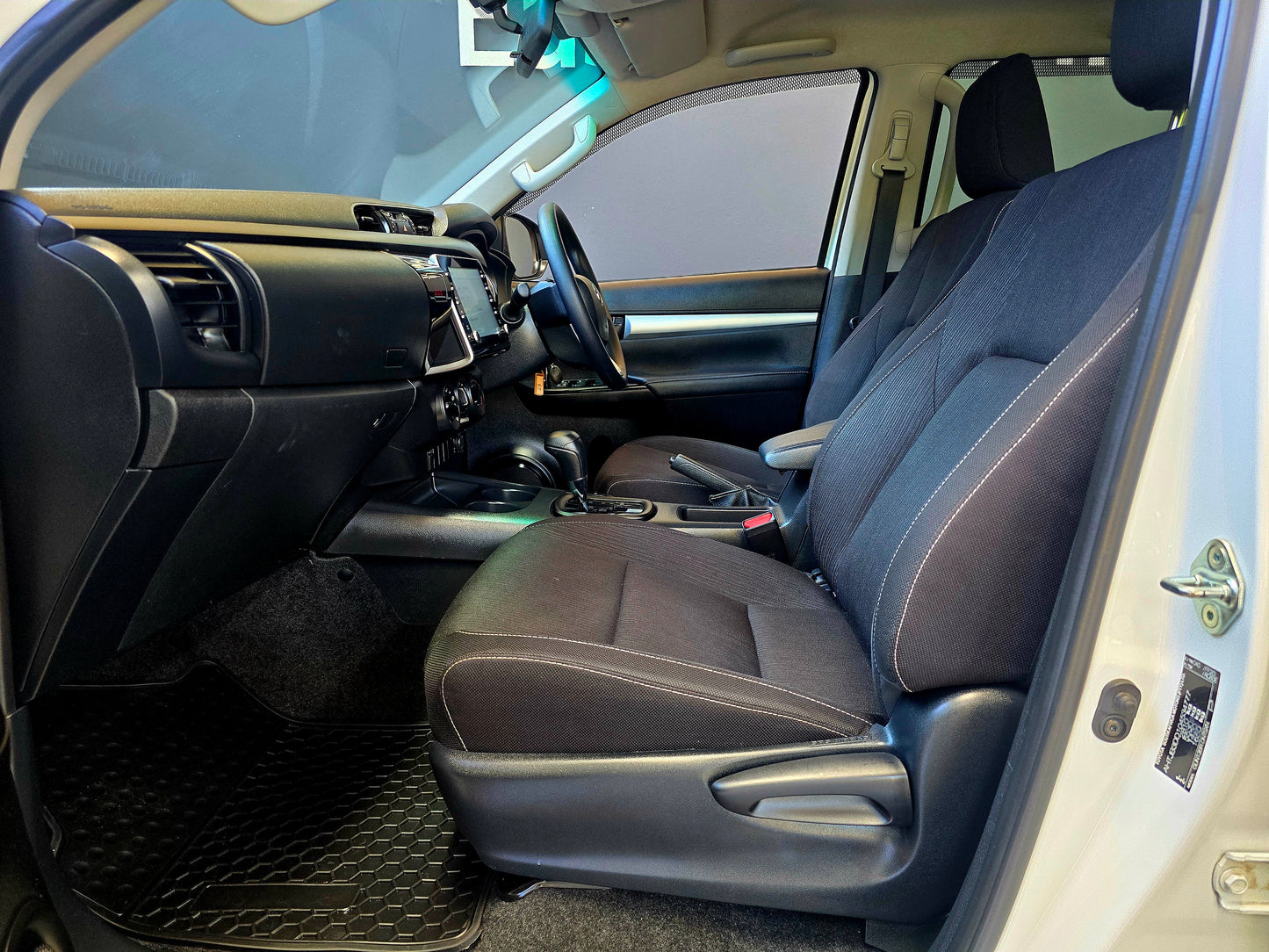 2023 Toyota Hilux 2.4 GD-6 RAIDER P/U A/T D/Cab