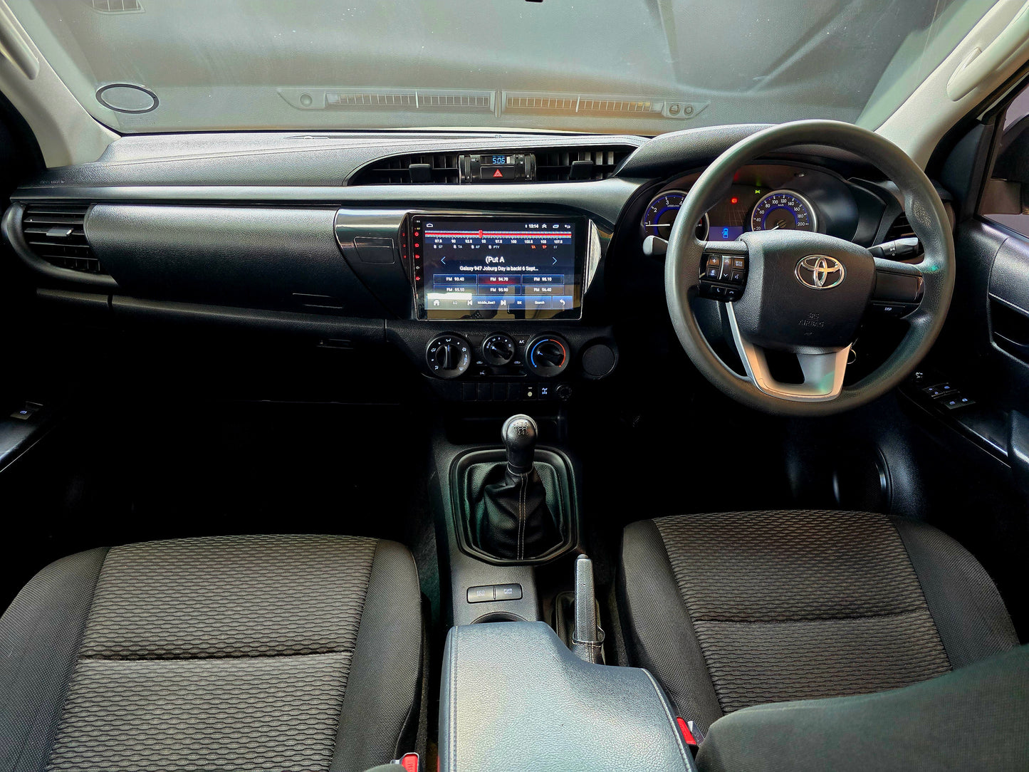 2017 Toyota Hilux 2.4 GD-6 RB SRX P/U M/T E/Cab