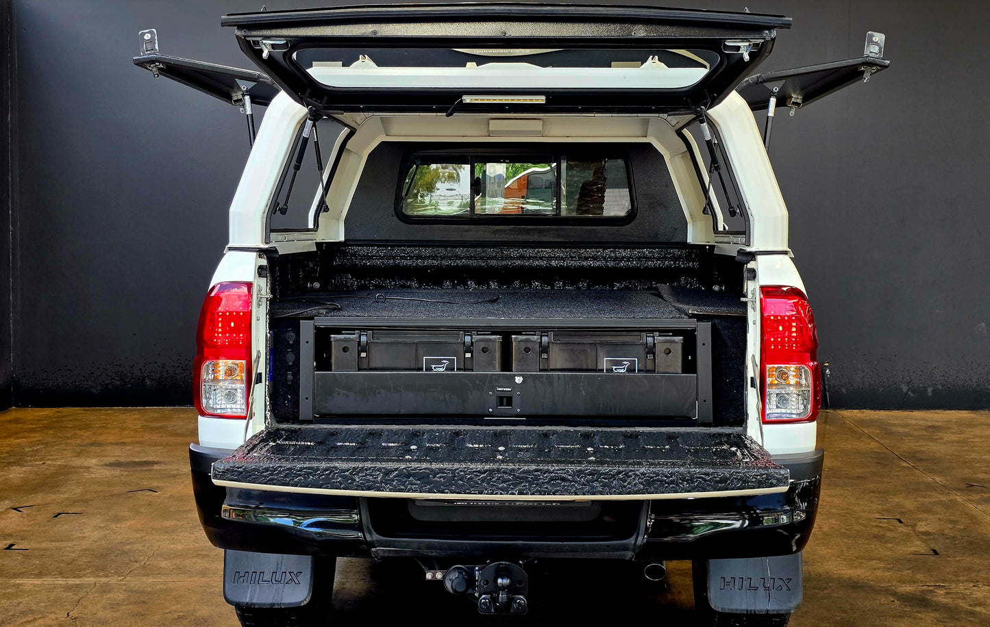 2017 Toyota Hilux 2.8 GD-6 RB RAIDER 4X4 P/U A/T D/Cab(BLACK EDITION)