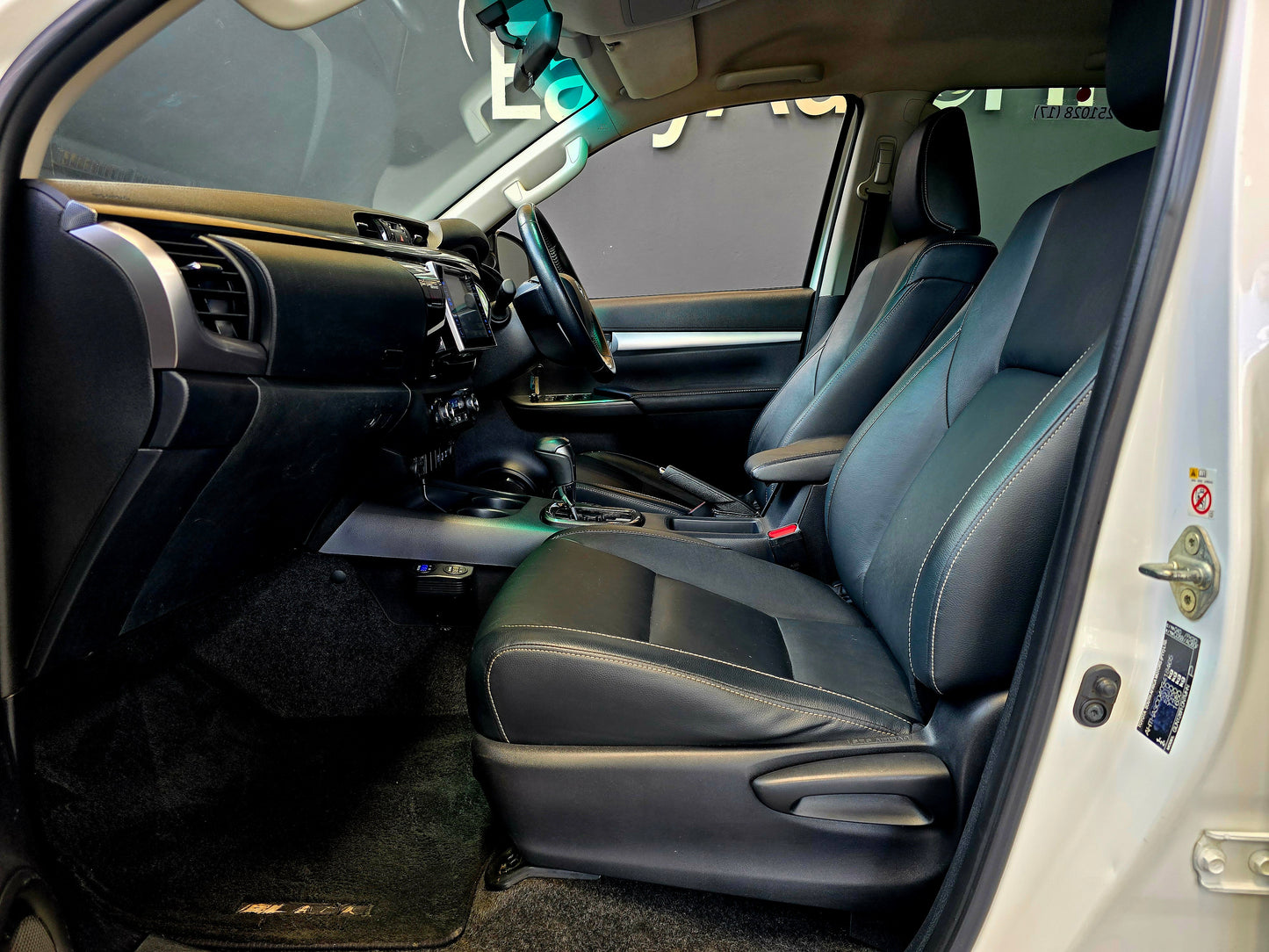 2017 Toyota Hilux 2.8 GD-6 RB RAIDER 4X4 P/U A/T D/Cab(BLACK EDITION)