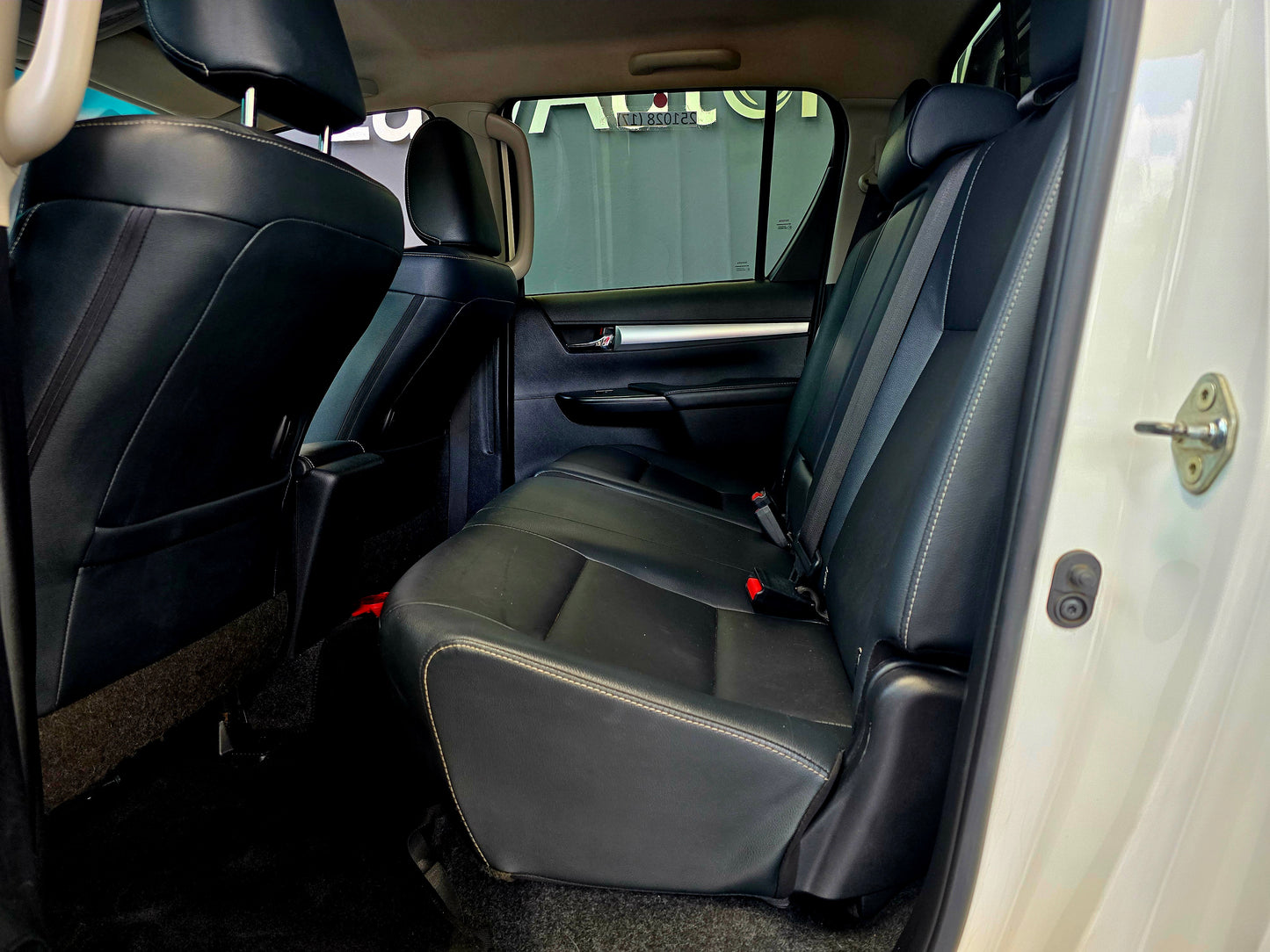 2017 Toyota Hilux 2.8 GD-6 RB RAIDER 4X4 P/U A/T D/Cab(BLACK EDITION)